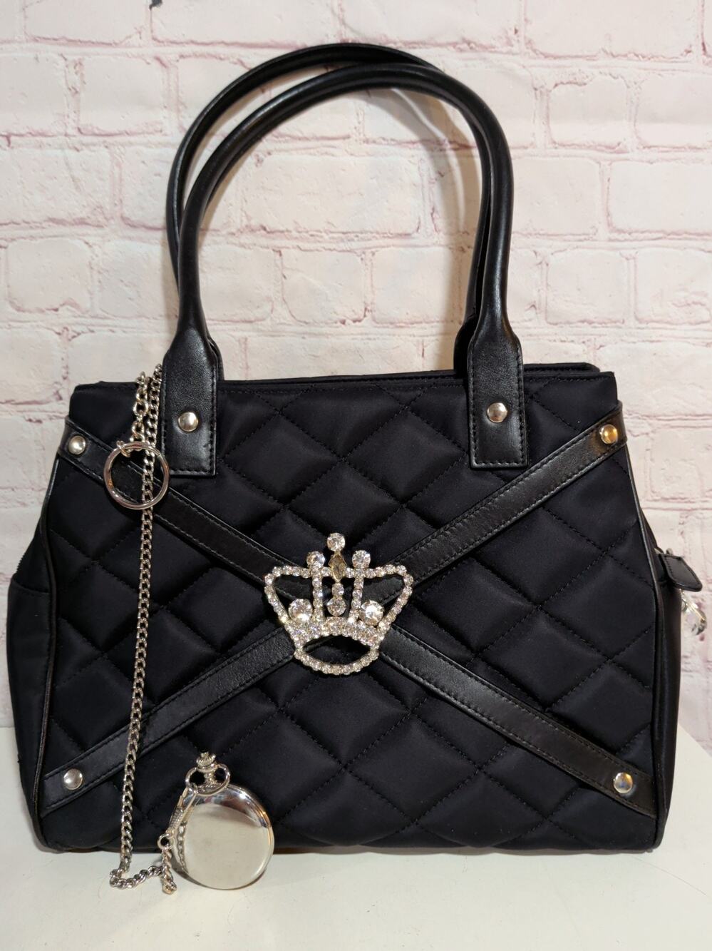 MY FLAT IN LONDON IN VENUSTUM VE RI TAS ORGANIZER PASSPORT LG TOTETE $540